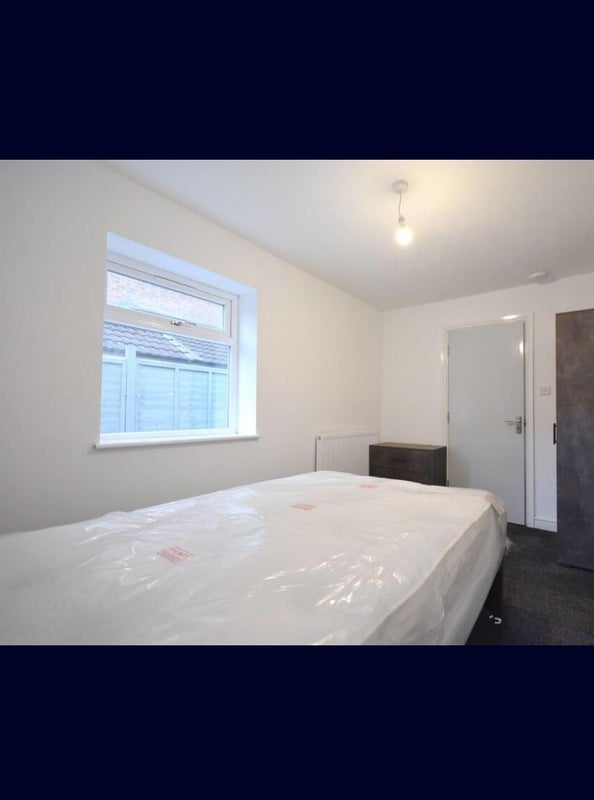 Room Mount Street in Coventry
