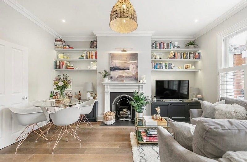 Room Fulham Road in Greater London