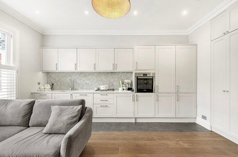 Room Fulham Road in Greater London