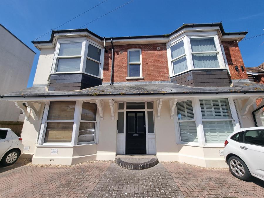 Flat Queens Road in Worthing