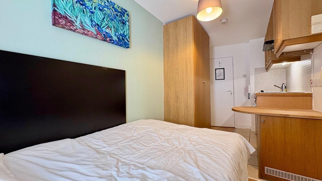 Room Mabledon Place in Greater London