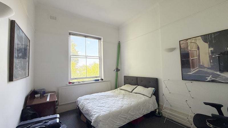 Room Carleton Road in Greater London