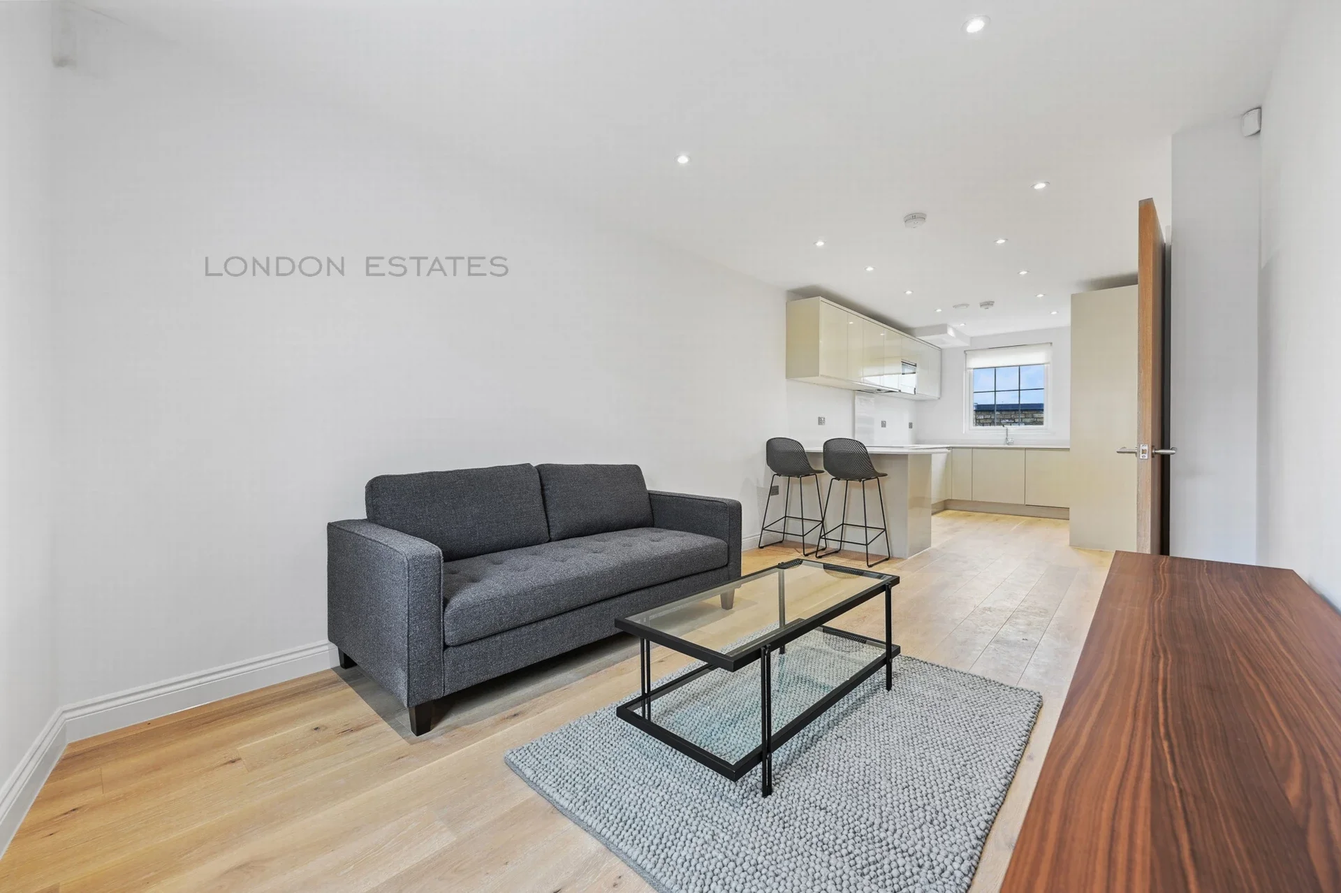 Flat Salusbury Road in Greater London