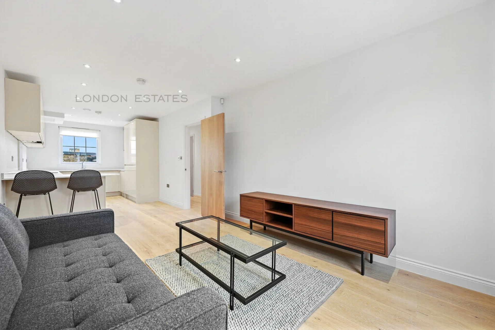 Flat Salusbury Road in Greater London