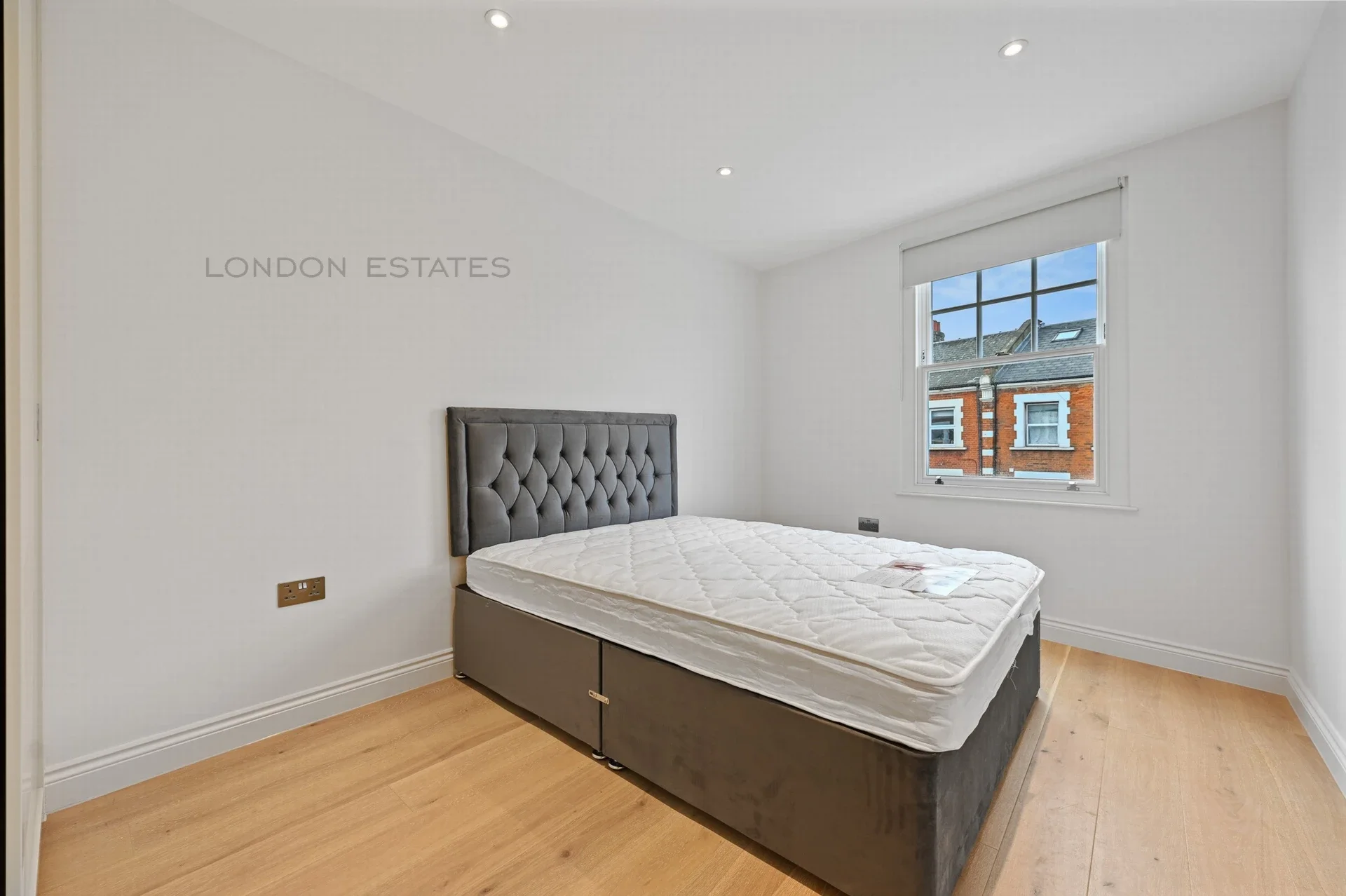 Flat Salusbury Road in Greater London