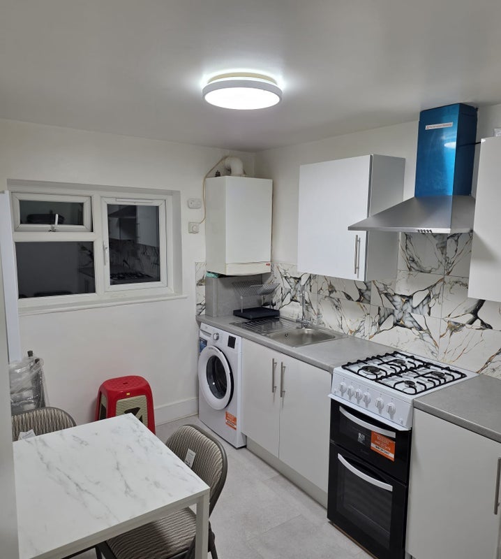 Room Belmont Park Road in Greater London
