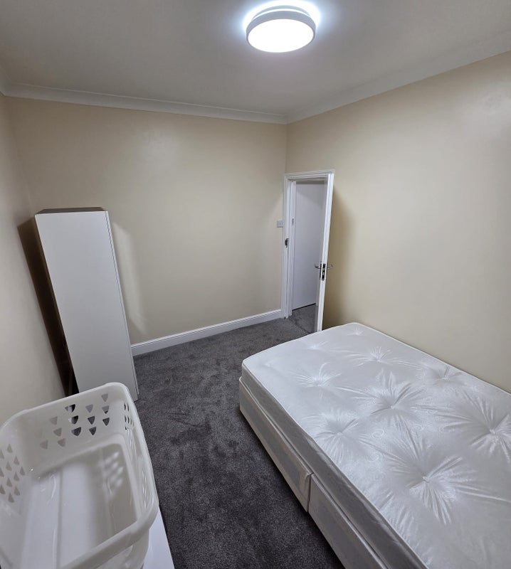 Room Belmont Park Road in Greater London