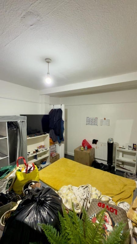 Room Kingston Road in Greater London