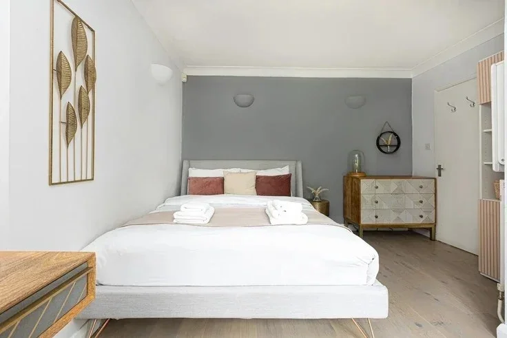 Flat St Julian's Road in Greater London
