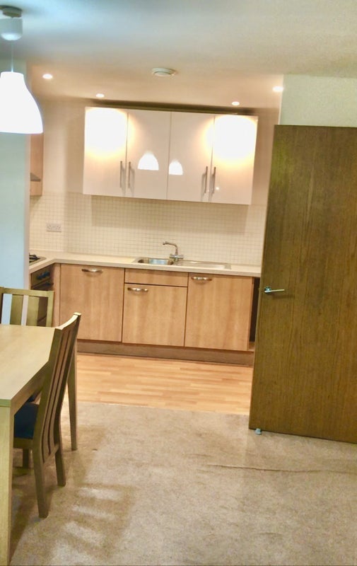 Flat Chandler Way in Greater London