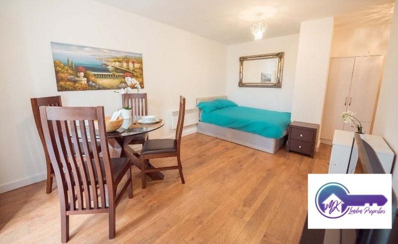 Flat Balmes Road in Greater London