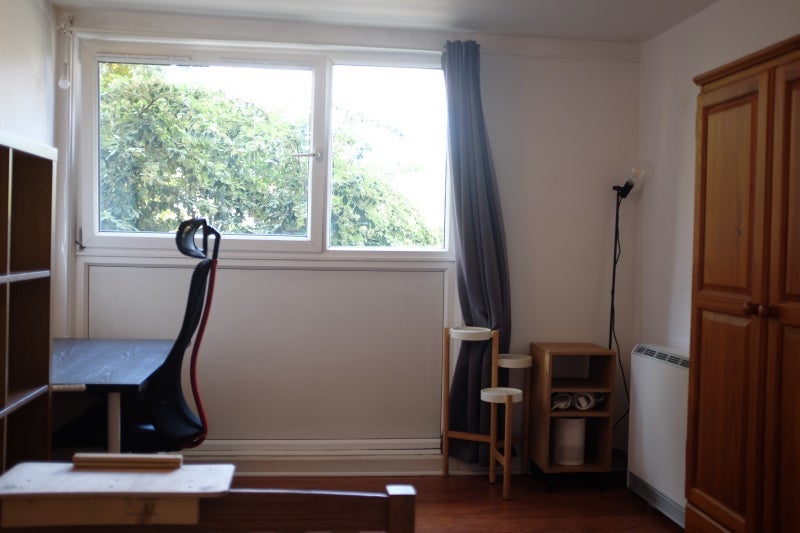 Room Bakersfield in Greater London