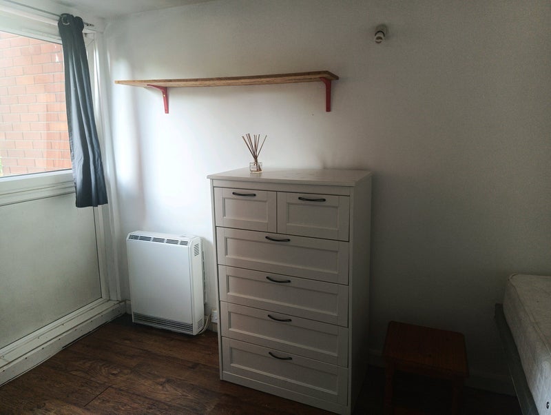 Room Bakersfield in Greater London
