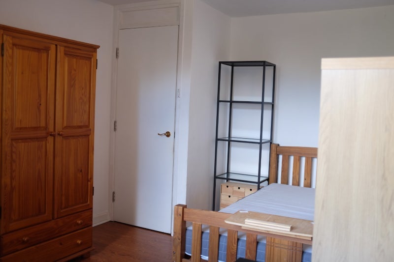 Room Bakersfield in Greater London