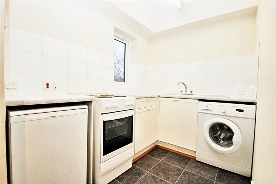 Flat Amberley Way in Greater London