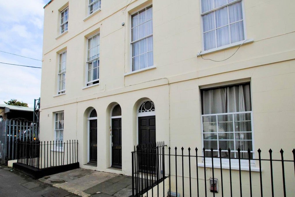 Flat Sherborne Place in Cheltenham