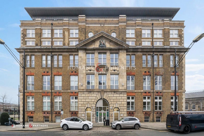 Room Jim Bradley Close in Greater London