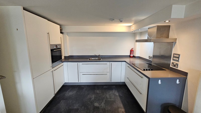 Room Jim Bradley Close in Greater London