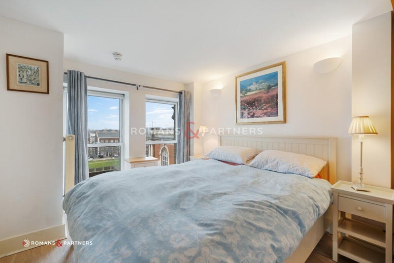 Room Jim Bradley Close in Greater London