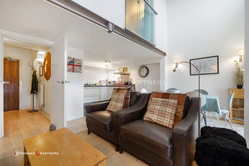 Room Jim Bradley Close in Greater London