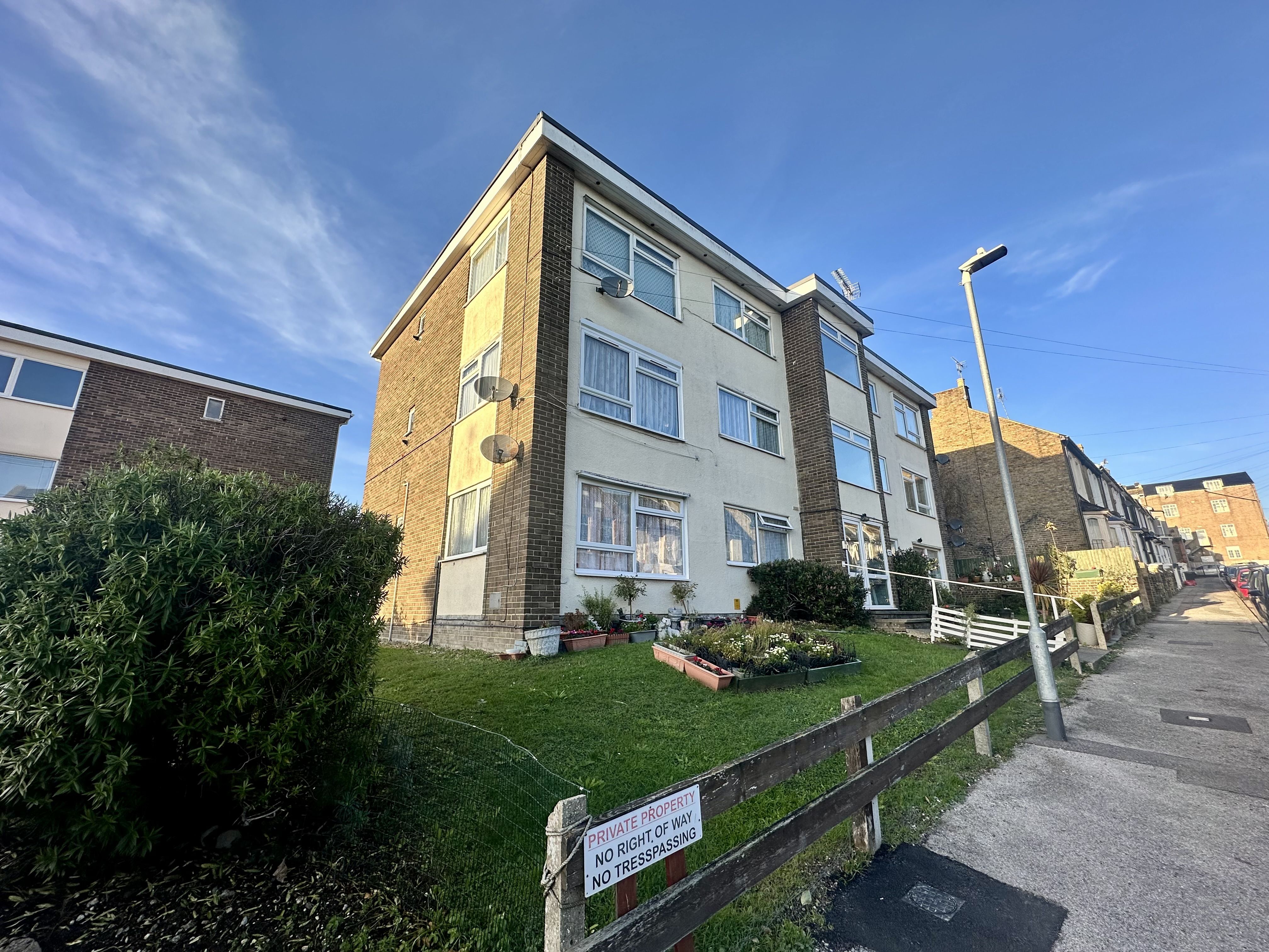 Flat Belmont Road in Thanet