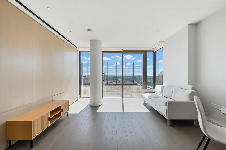 Flat Bishopsgate Plaza in City of London