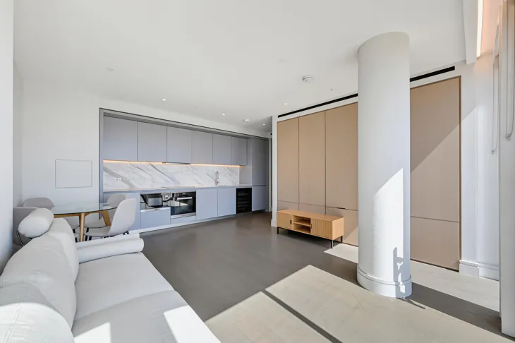 Flat Bishopsgate Plaza in City of London