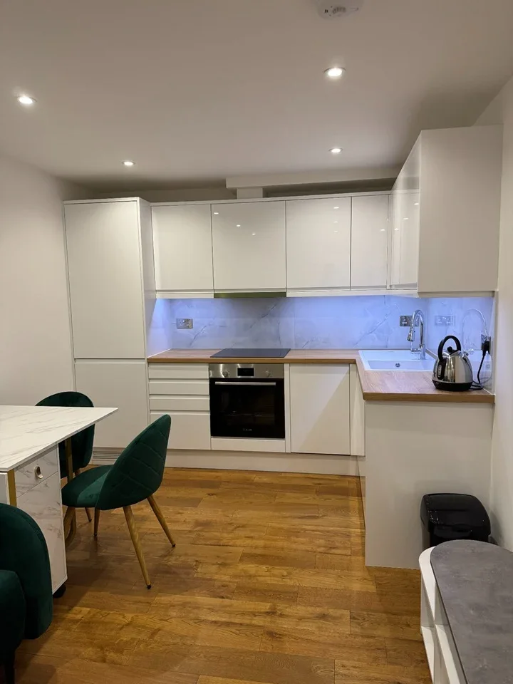 Flat Lavender Hill in Greater London