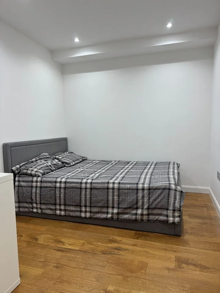 Flat Lavender Hill in Greater London