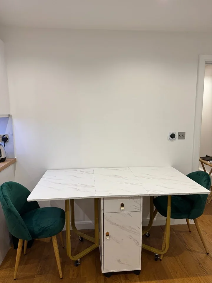Flat Lavender Hill in Greater London