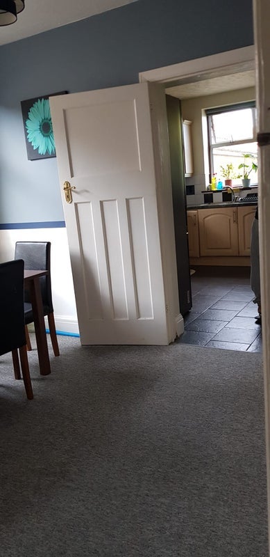 Room Hazeldene Road in Bristol