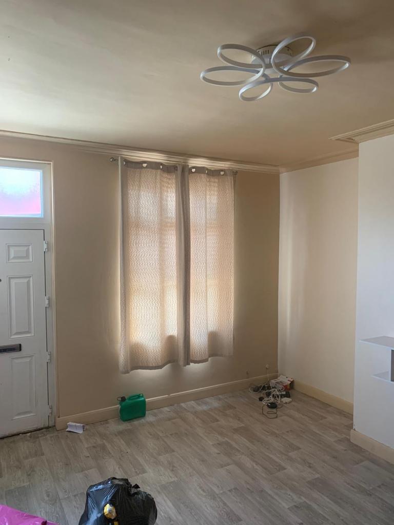 Flat Woodlea Mount in Leeds