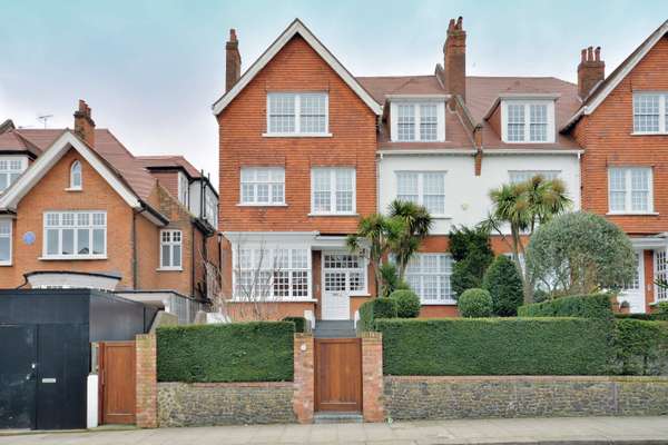 Flat Bracknell Gardens in Greater London