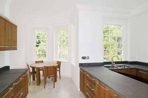 Flat Bracknell Gardens in Greater London