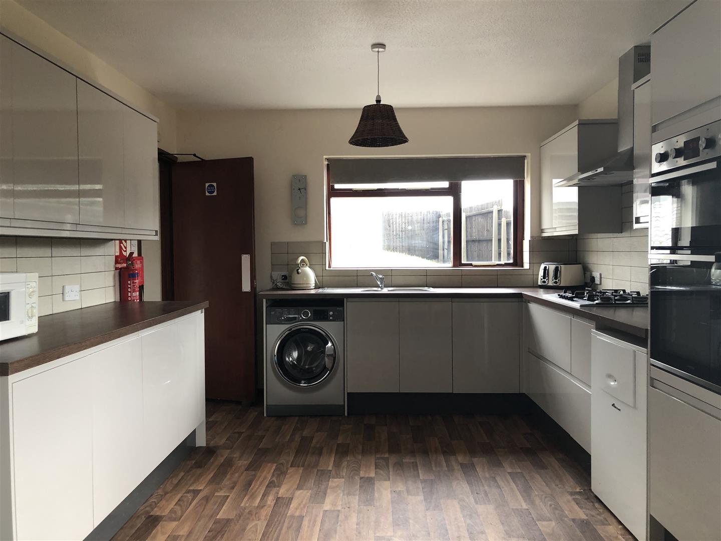 Flat Pen yr Ysgol in Pontypridd