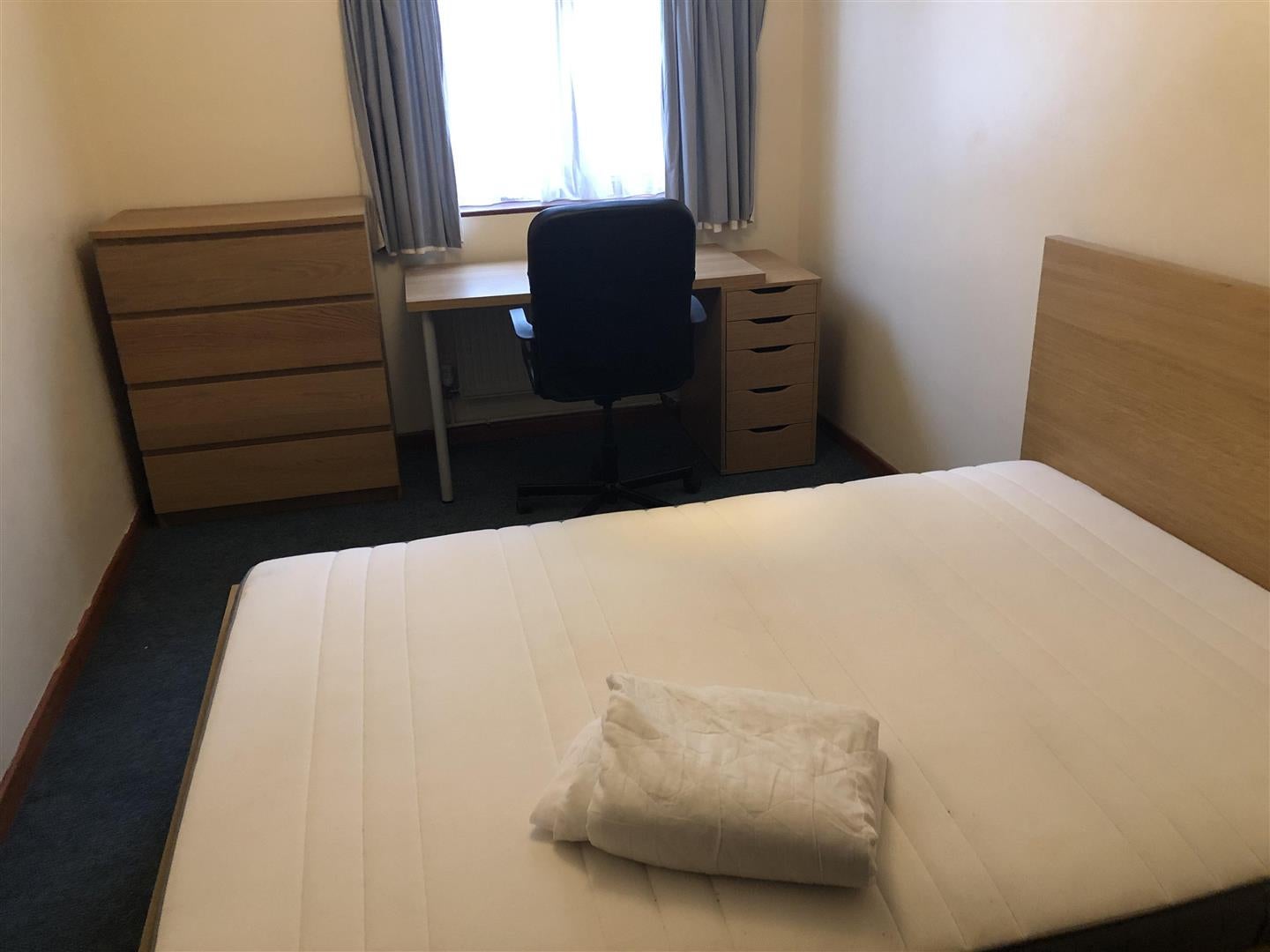 Flat Pen yr Ysgol in Pontypridd