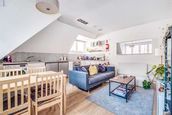 Flat Upper Richmond Road in Greater London