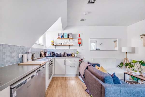 Flat Upper Richmond Road in Greater London