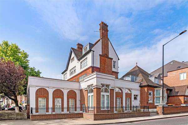 Flat Upper Richmond Road in Greater London