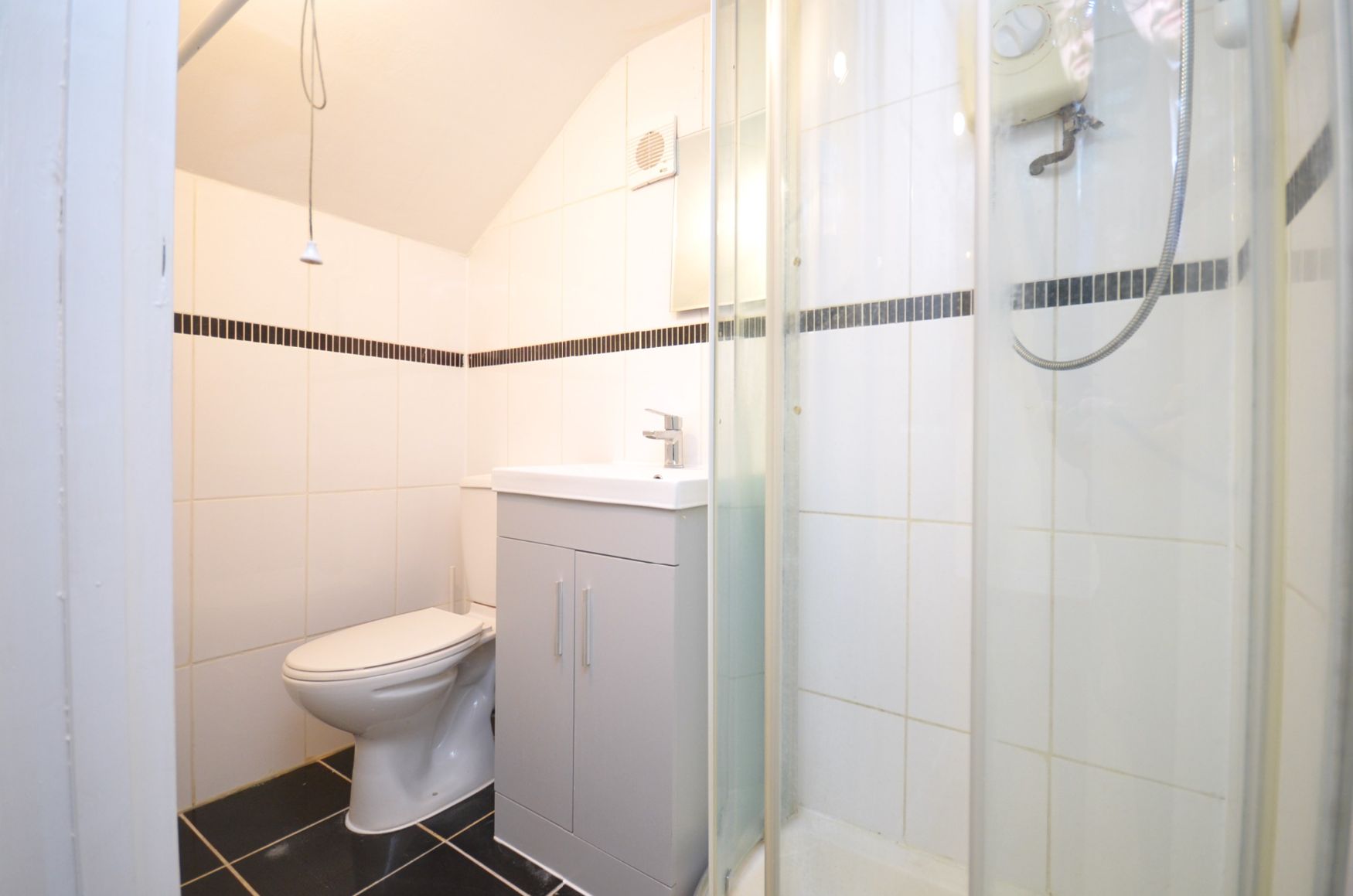 Room Spencer Road in Greater London