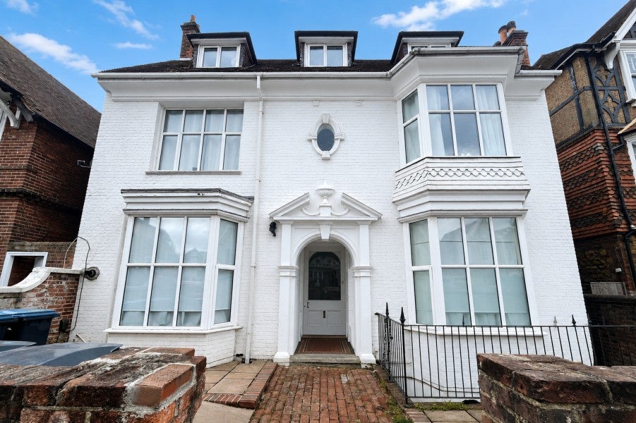 Flat London Road in Guildford