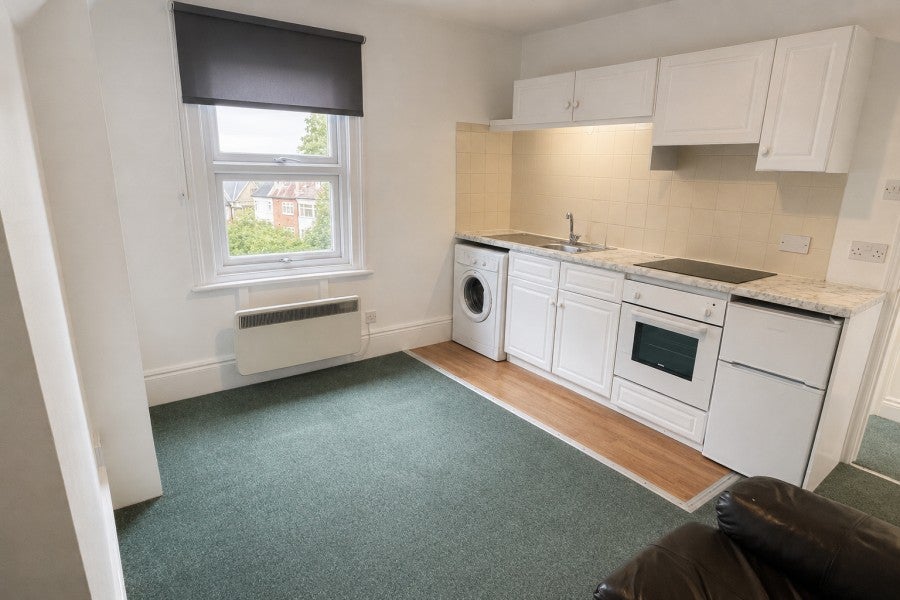 Flat London Road in Guildford
