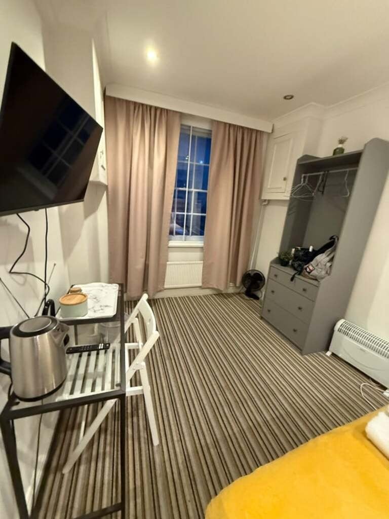 Room Studd Street in Greater London