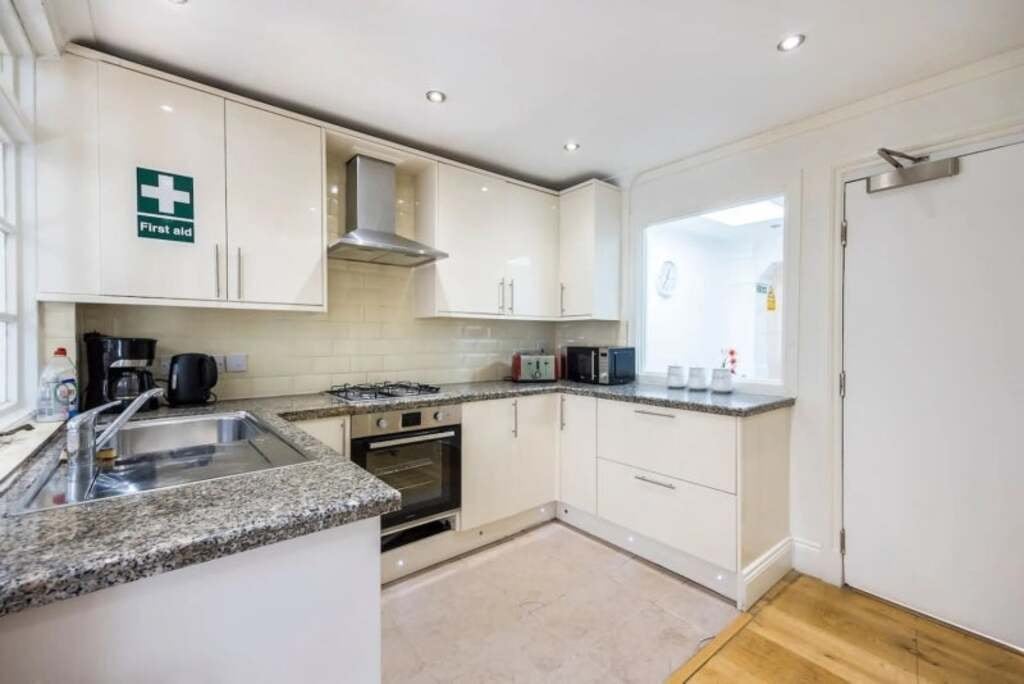Room Studd Street in Greater London