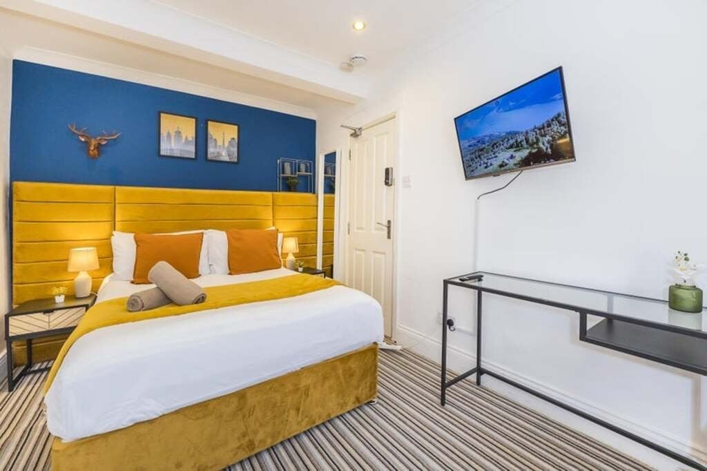 Room Studd Street in Greater London