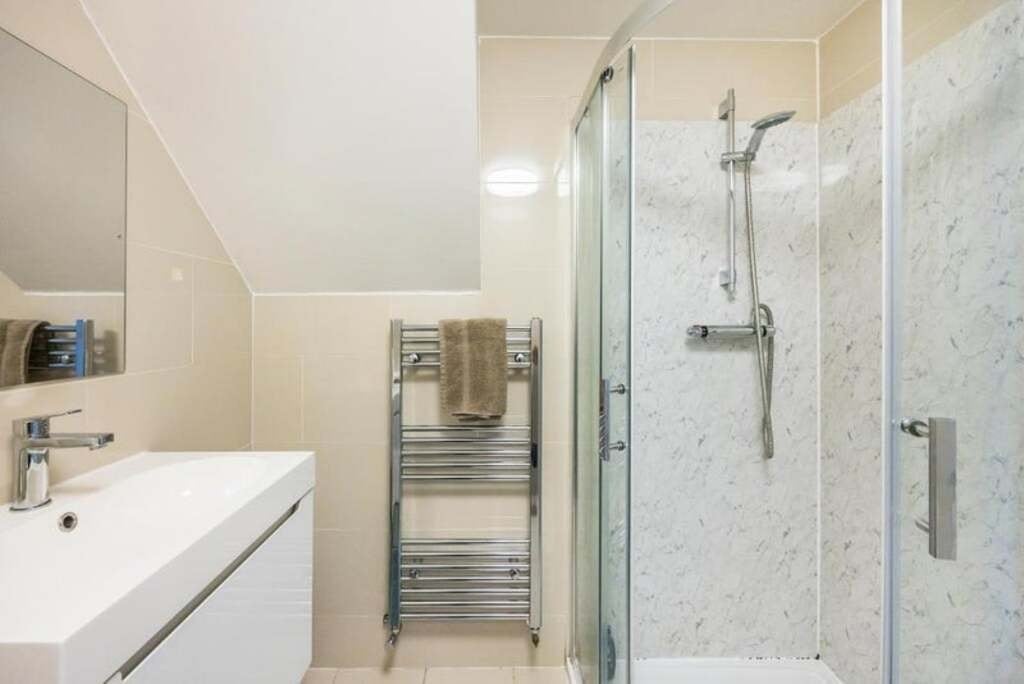 Room Studd Street in Greater London