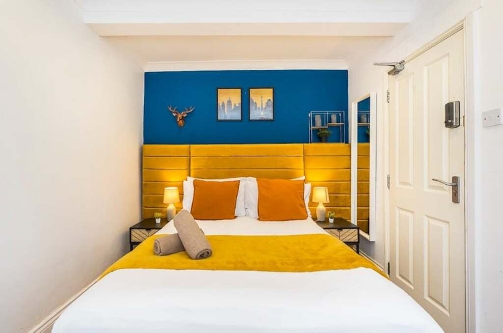 Room Studd Street in Greater London
