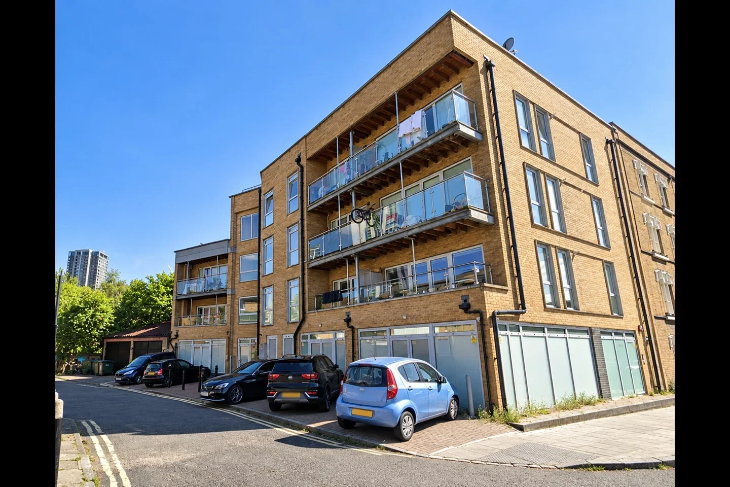 Flat Penton Place in Greater London