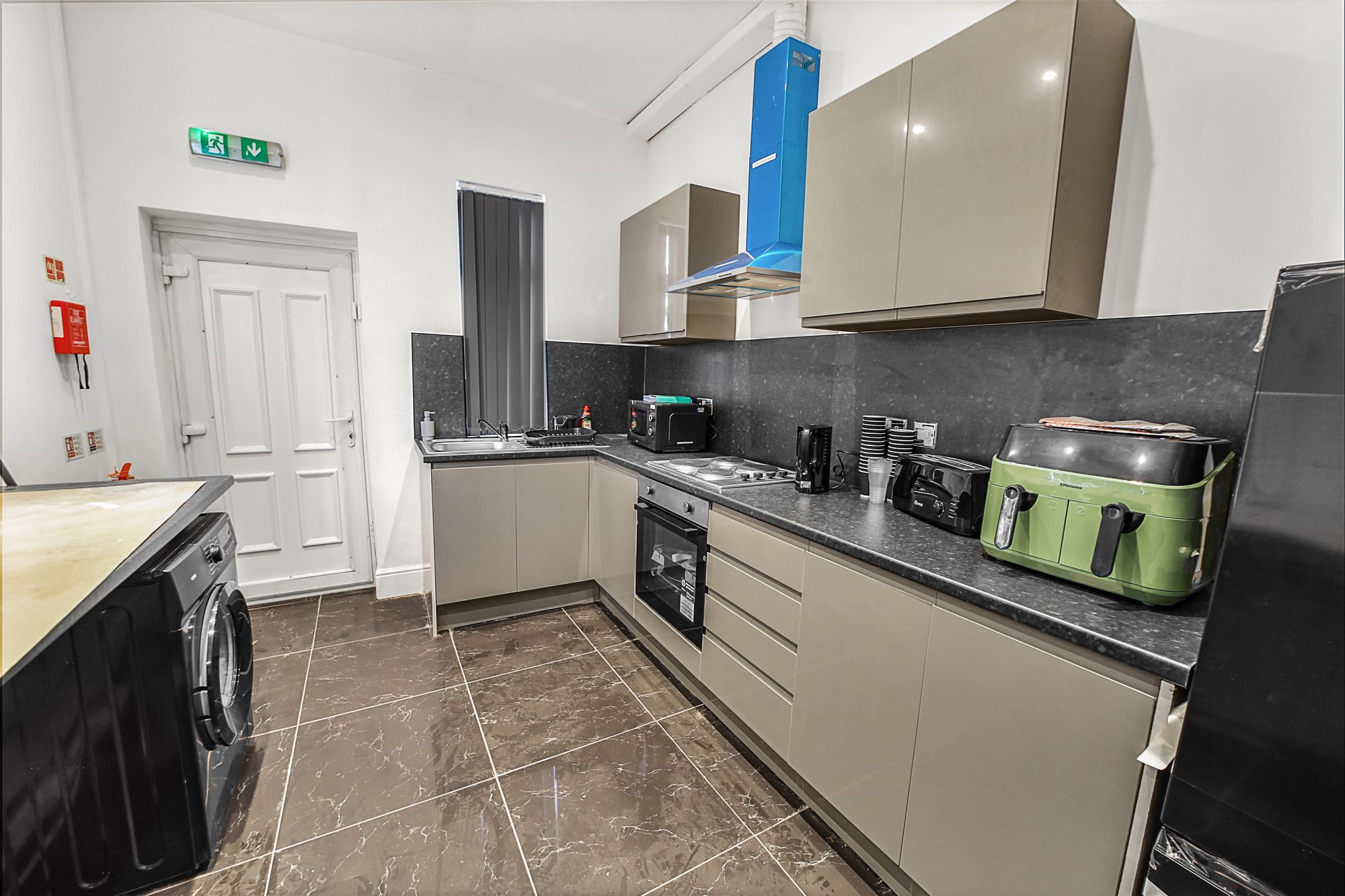 Room Collingwood Road in Earlestown
