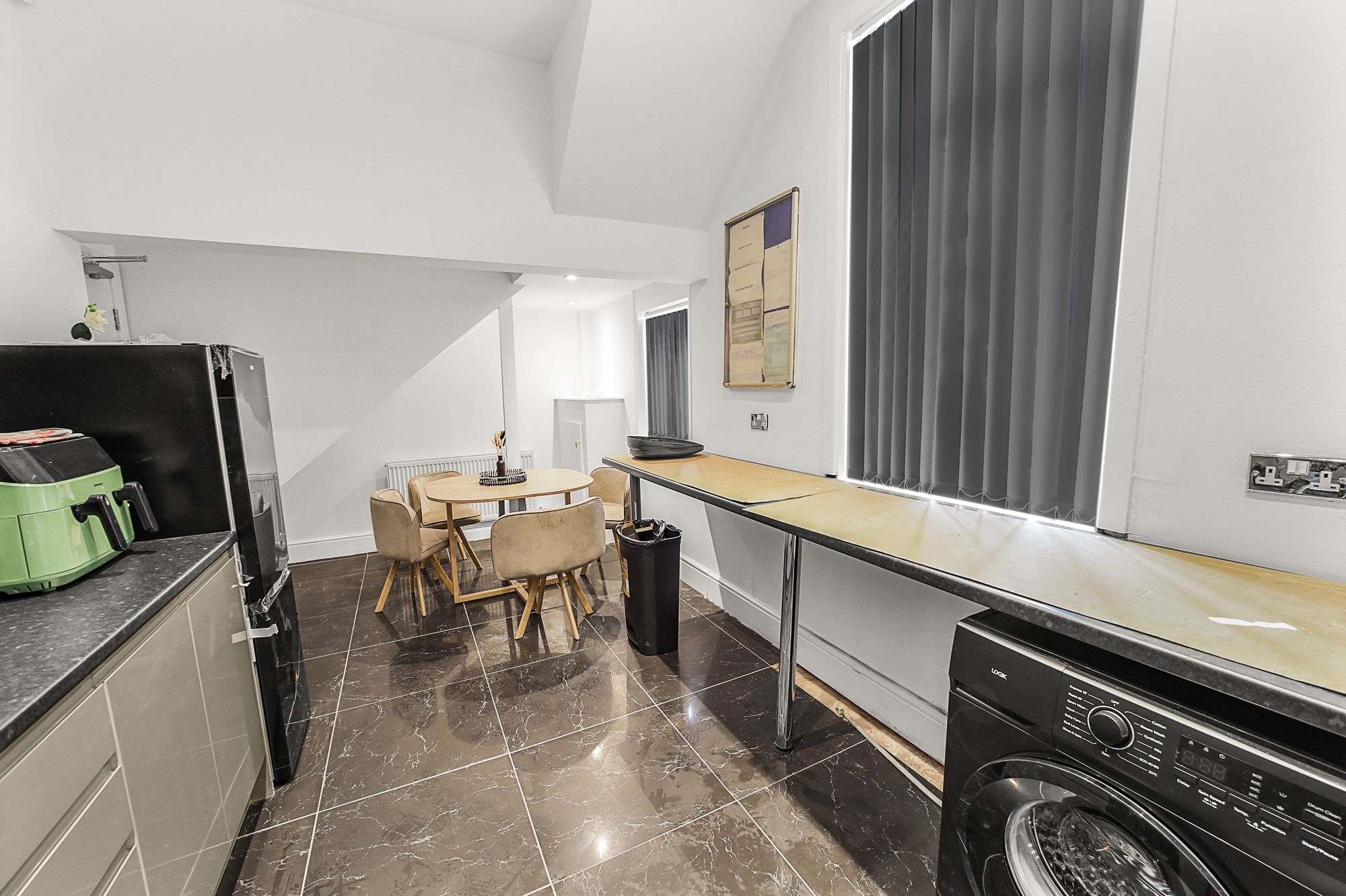 Room Collingwood Road in Earlestown